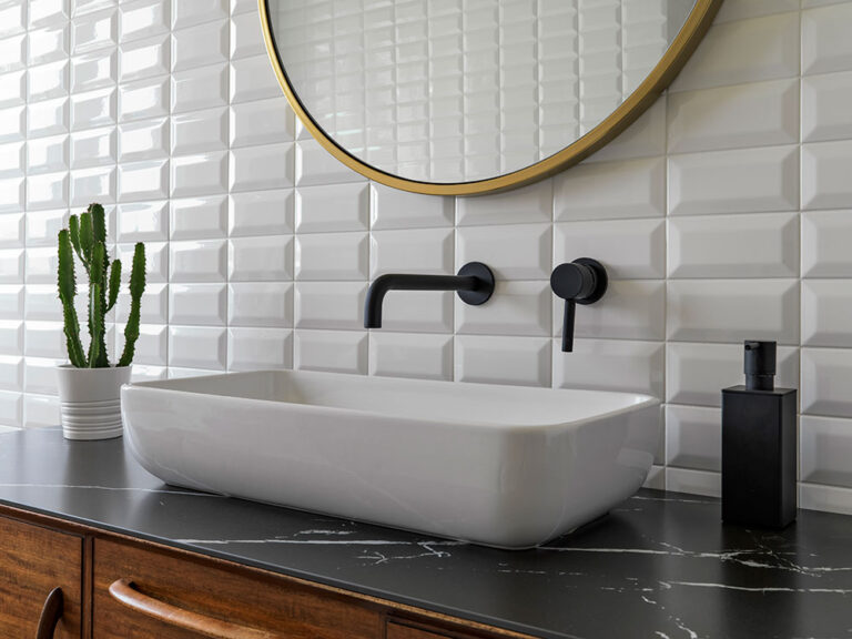 Modern-bathroom-black taps