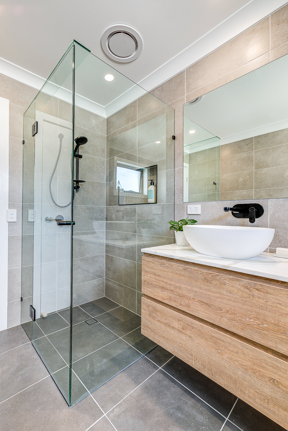 Capital Bathrooms renovation, Cova Blvd